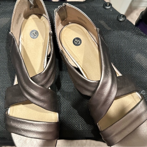 Bronze colored sandals - Picture 3 of 9